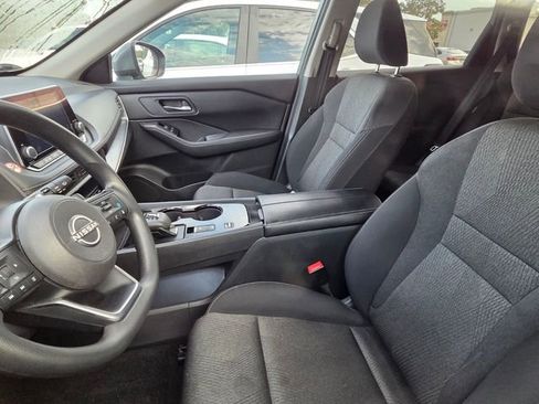 Used 2024 Nissan Rogue SV image 8
