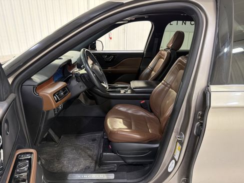 Used 2021 Lincoln Aviator Grand Touring w/ Elements Package Plus image 11