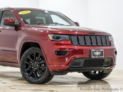 Used 2021 Jeep Grand Cherokee Laredo X image 2