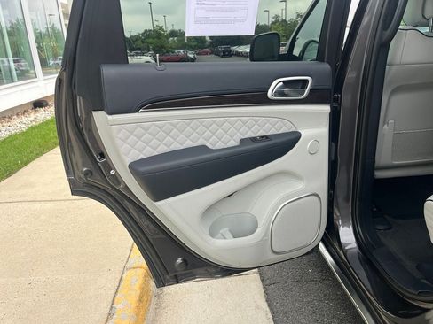 Used 2021 Jeep Grand Cherokee Summit AWD/4WD image 19