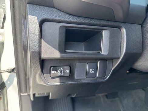 Used 2019 Toyota Tacoma SR5 AWD/4WD image 27