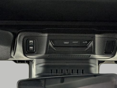 Used 2025 Jeep Wrangler Unlimited Rubicon AWD/4WD image 19