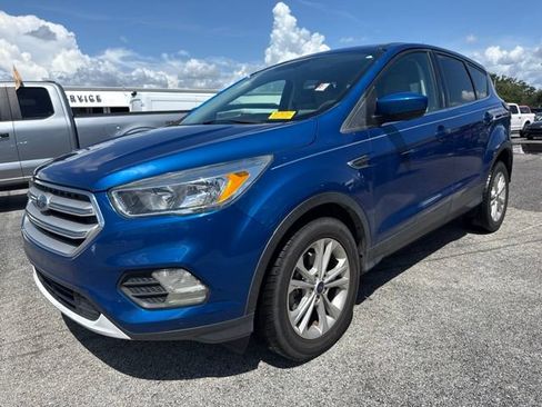 Used 2019 Ford Escape SE FWD image 2