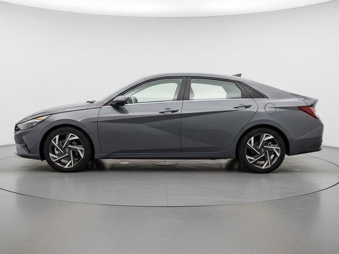 Used 2025 Hyundai Elantra SEL image 5