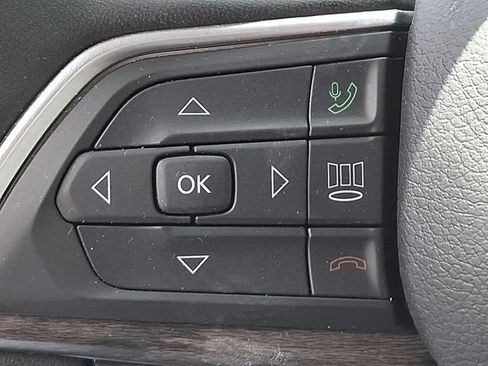 Used 2023 Jeep Grand Cherokee Limited w/ Luxury Tech Group II image 21