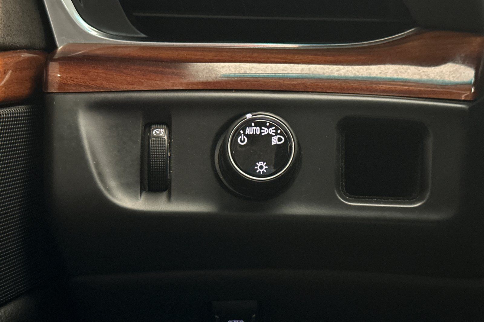 Used 2016 Cadillac Escalade Premium RWD image 35