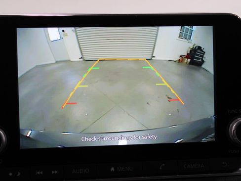 Used 2025 Nissan Sentra SR FWD image 34