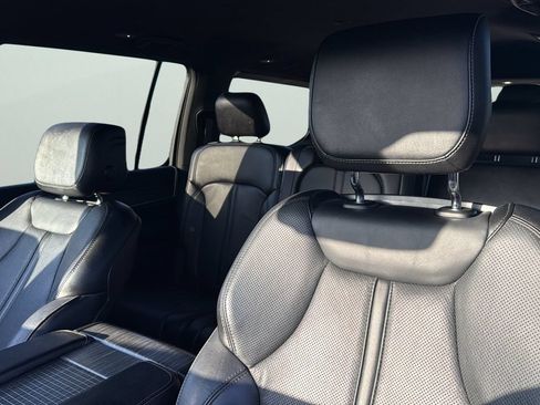 Used 2024 Jeep Wagoneer Series II w/ Flexible Seating Group AWD/4WD image 9