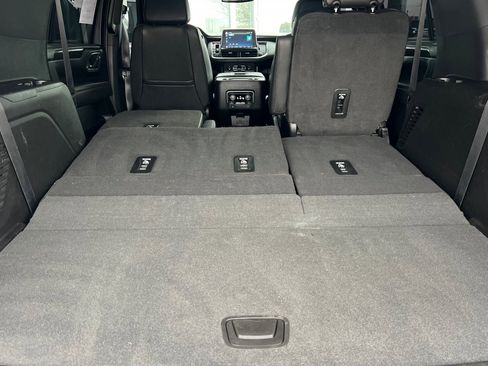 Used 2022 Chevrolet Tahoe RST w/ Sport Performance Package image 13