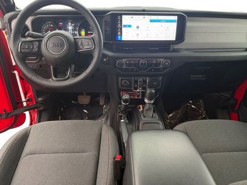 Used 2024 Jeep Wrangler Unlimited image 22