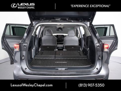 Used 2022 Toyota Highlander XLE AWD/4WD image 17