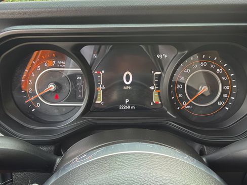 Used 2025 Jeep Wrangler Unlimited Sahara AWD/4WD image 40