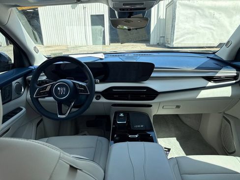 Used 2025 Buick Enclave Avenir w/ Super Cruise Package FWD image 9