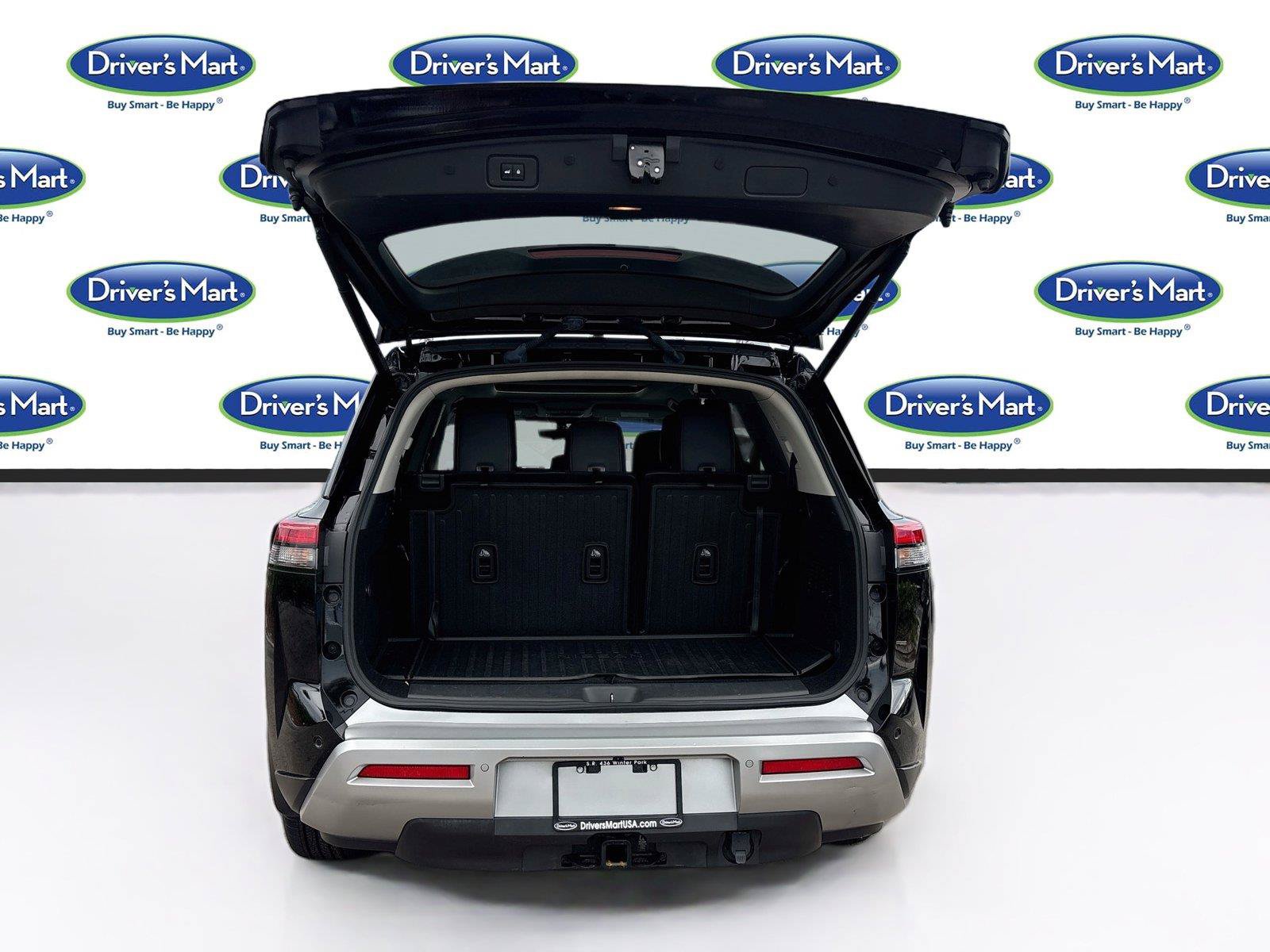 Used 2024 Nissan Pathfinder Platinum w/ Cargo Package FWD image 27
