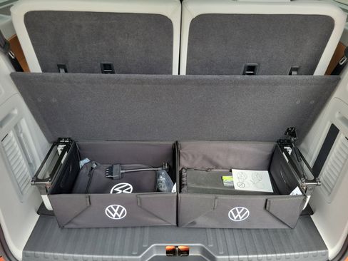 Used 2025 Volkswagen ID. Buzz 1st Edition image 5