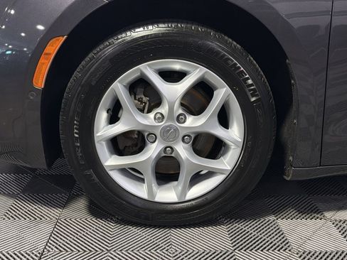 Used 2018 Chrysler Pacifica Touring-L Plus w/ Advanced Safetytec Group FWD image 16