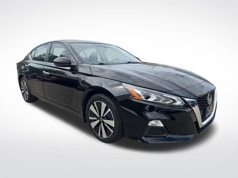 Used 2021 Nissan Altima 2.5 SV w/ SV Premium Package FWD image 3