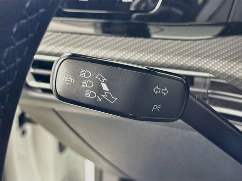 Used 2024 Volkswagen Golf R AWD/4WD image 21