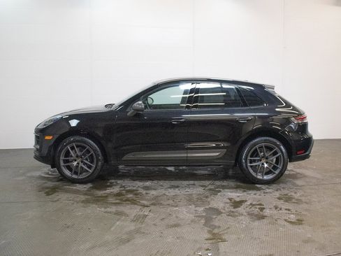 New 2026 Porsche Macan image 2