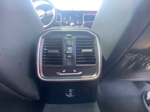 Used 2022 Porsche Macan image 19