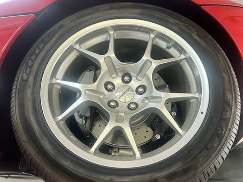 Used 2005 Ford GT RWD image 19