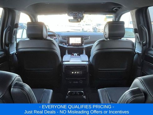 New 2025 Jeep Wagoneer L Series II image 27