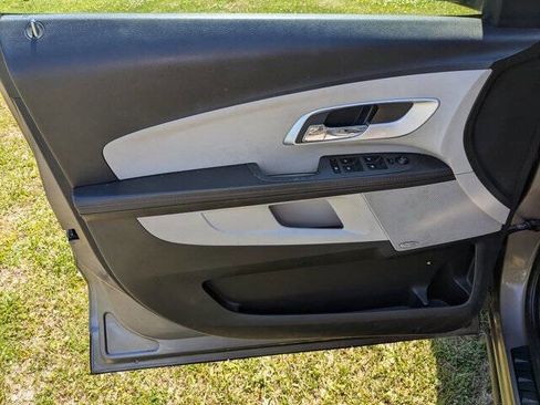 Used 2010 Chevrolet Equinox LT FWD image 12