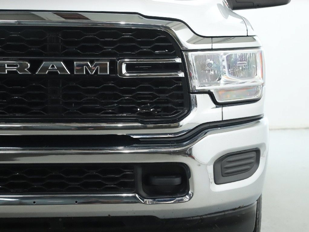 Used 2024 RAM 3500 Tradesman w/ Chrome Appearance Group AWD/4WD image 7