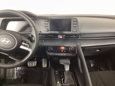Certified 2025 Hyundai Elantra Sport image 13