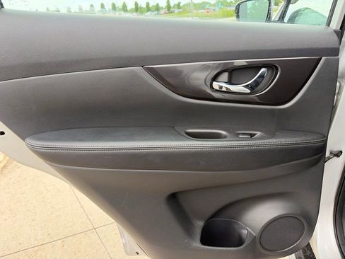 Used 2018 Nissan Rogue S AWD/4WD image 25