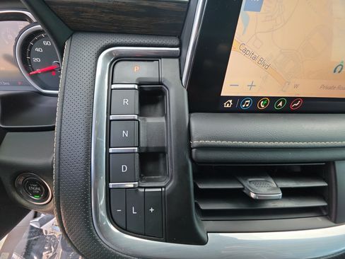 Used 2021 Chevrolet Suburban Premier w/ Premium Package AWD/4WD image 27
