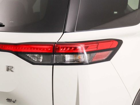 Used 2024 Nissan Pathfinder SV image 9