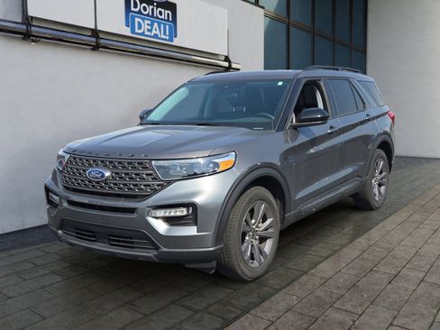 Used 2024 Ford Explorer XLT w/ Equipment Group 202A AWD/4WD image 7