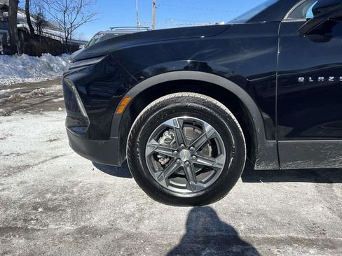 Certified 2025 Chevrolet Blazer LT w/ Convenience Package image 9