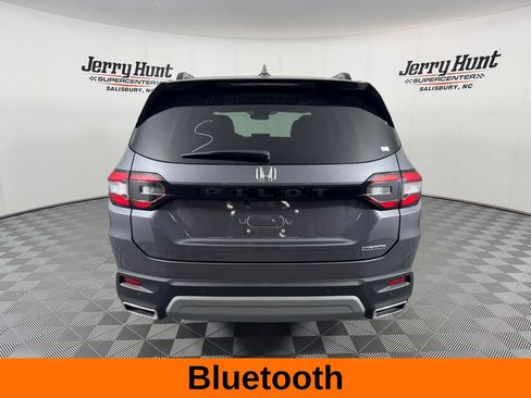 Used 2025 Honda Pilot Touring image 9