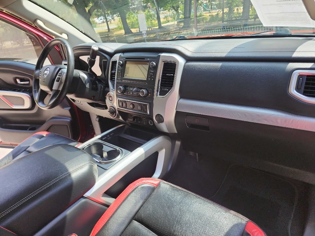 Used 2017 Nissan Titan PRO-4X AWD/4WD image 39