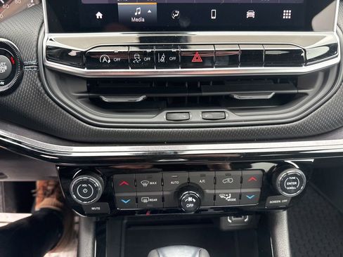 New 2026 Jeep Compass Latitude AWD/4WD image 16