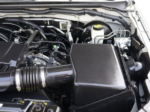 Used 2012 Nissan Xterra S image 37