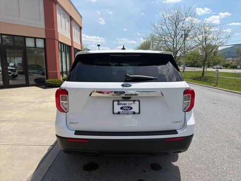 Used 2022 Ford Explorer XLT AWD/4WD image 6