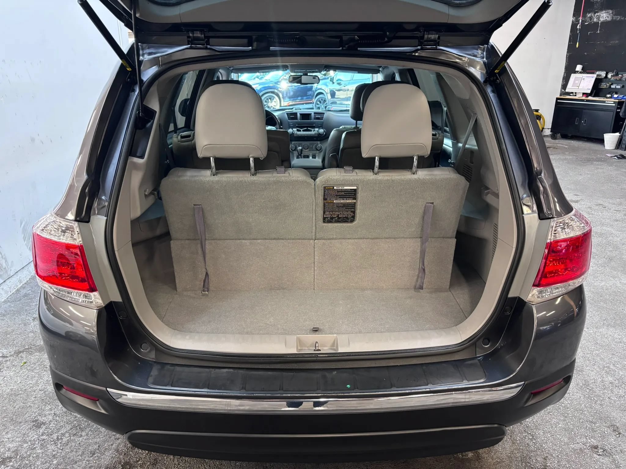 Used 2011 Toyota Highlander SE FWD image 26