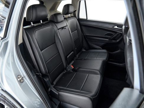 Used 2021 Volkswagen Tiguan SE R-Line image 35