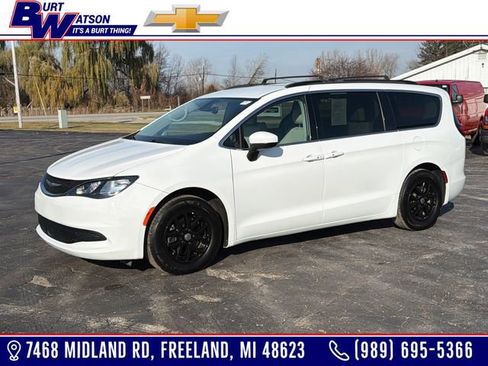 Used 2021 Chrysler Voyager Lxi image 1