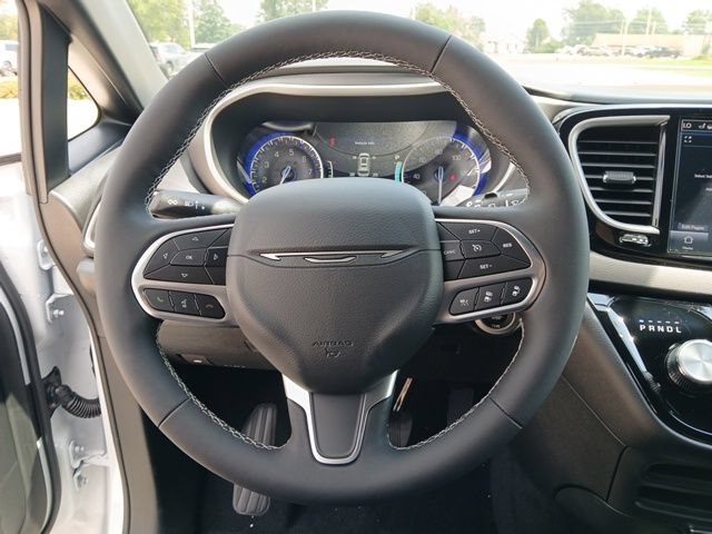 New 2027 Chrysler Pacifica LX FWD image 12