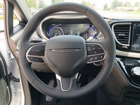 New 2027 Chrysler Pacifica LX FWD image 12