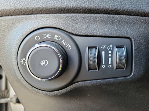 Used 2019 Jeep Compass Limited image 22