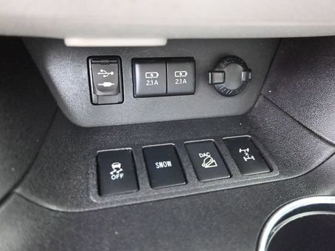 Used 2018 Toyota Highlander XLE AWD/4WD image 23