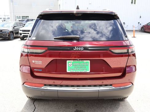 Used 2022 Jeep Grand Cherokee Limited 4xe w/ Luxury Tech Group II AWD/4WD image 4