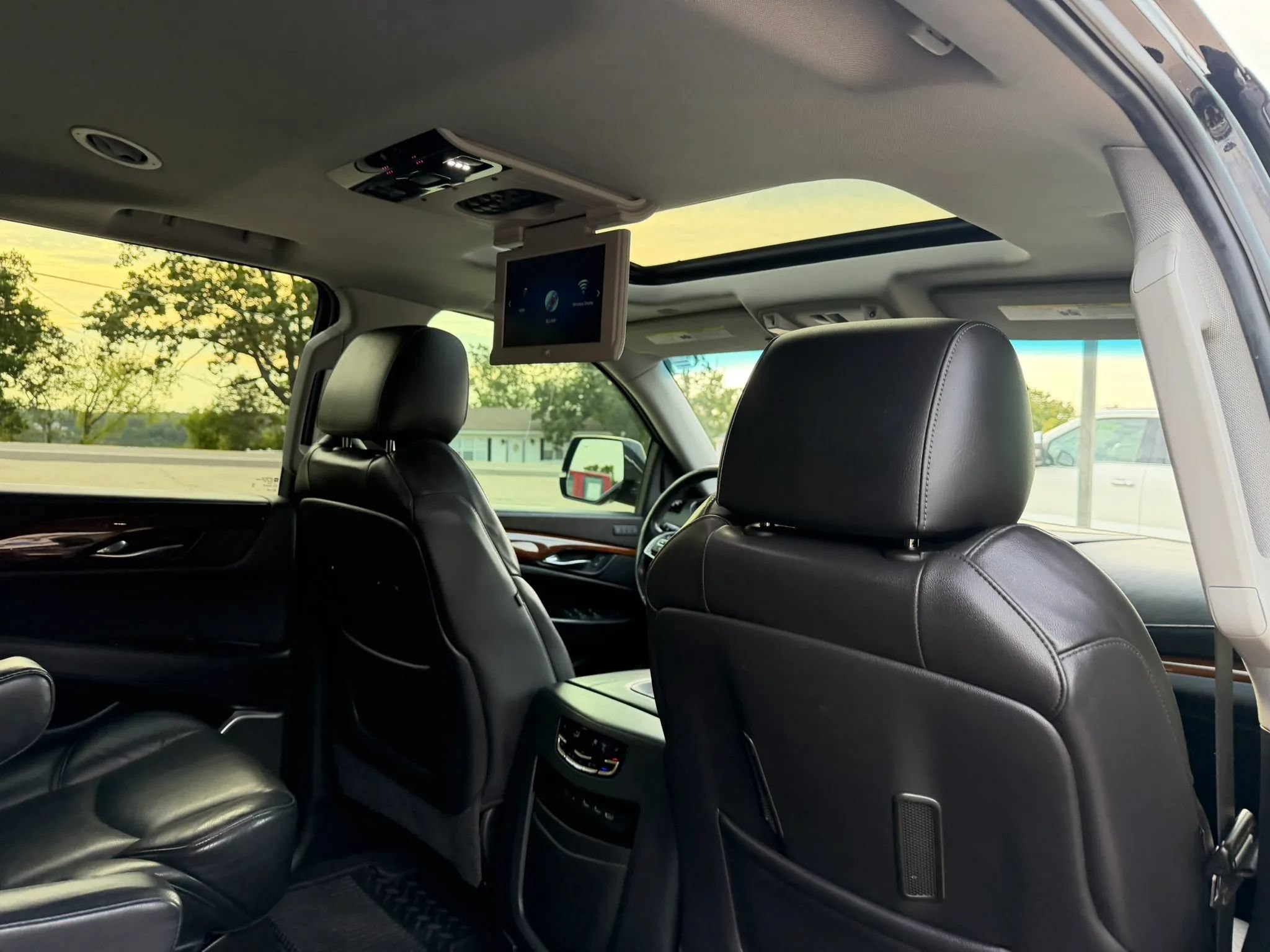 Used 2019 Cadillac Escalade Luxury AWD/4WD image 49