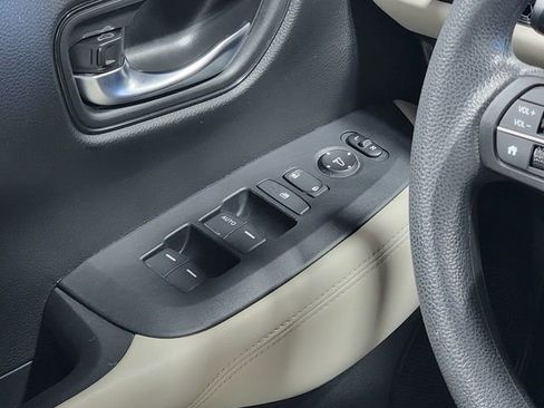 Used 2023 Honda HR-V LX image 24