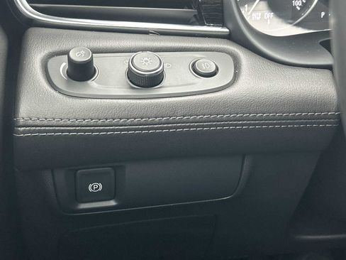 Used 2018 Buick LaCrosse Essence FWD image 17